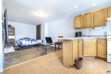 Exceptional investment opportunity in a highly convenient - photo 3