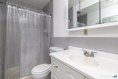 Exceptional investment opportunity in a highly convenient - photo 5