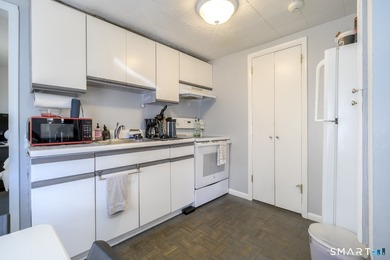 Exceptional investment opportunity in a highly convenient - photo 8