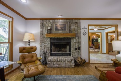 Live the lake lifestyle you've been dreaming of- water views and - photo 11