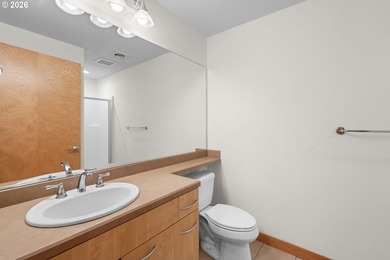 For easy and convenient living in downtown Vancouver, Washington - photo 17
