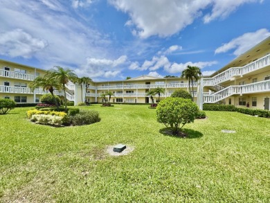 Lake Condo For Sale in Boca Raton, Florida