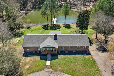 Lake Home For Sale in Anderson, South Carolina
