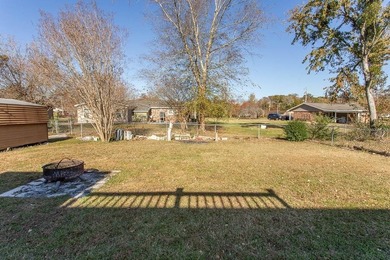 NO HOA's on this well maintained 3 bed 2 bath home with an open - photo 22