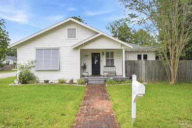 Charming and cozy East Hill cottage situated on a huge corner - photo 2