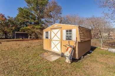 NO HOA's on this well maintained 3 bed 2 bath home with an open - photo 23