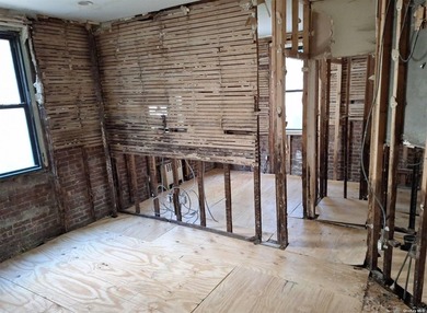 Co-op Style Home. This Home Features 2 Bedrooms, Full Bath, Lr & - photo 3