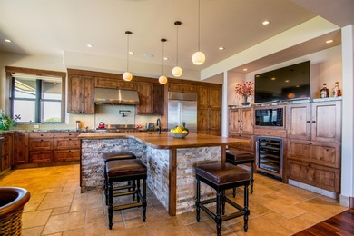 A truly rare offering in coveted Keokea. This exceptional - photo 20
