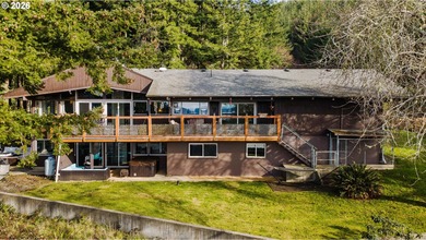 Coos Bay Home For Sale in Northbend Oregon
