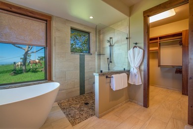 A truly rare offering in coveted Keokea. This exceptional - photo 34