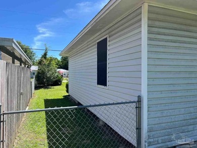 This 2 bedroom, 1 bath home offers 995 square feet and comes - photo 10