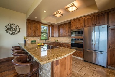 A truly rare offering in coveted Keokea. This exceptional - photo 40