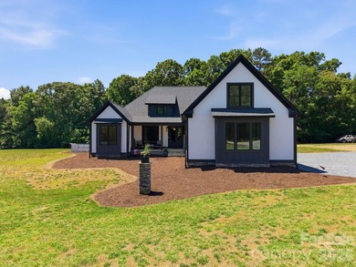 2023 build, sitting on 4.77 acres this 4BR, 3.5BA home blends - photo 2