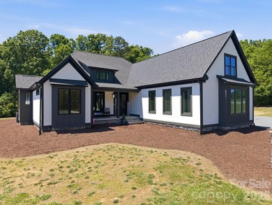 2023 build, sitting on 4.77 acres this 4BR, 3.5BA home blends - photo 3