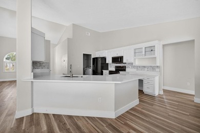 Welcome to your private Florida retreat in the highly desirable - photo 12