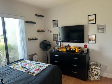 Beautiful corner unit condo in first floor 2-bed / 2-bath unit - photo 13