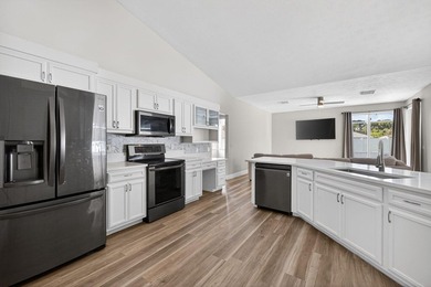 Welcome to your private Florida retreat in the highly desirable - photo 15