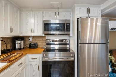 Welcome to your lake retreat! This darling cabin is in a quiet - photo 17