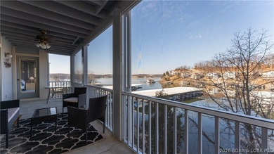 Outstanding lakeview condo in a beautifully maintained - photo 6