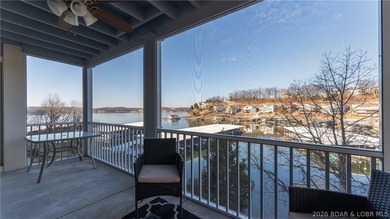 Outstanding lakeview condo in a beautifully maintained - photo 7