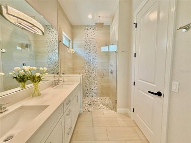 Built in 2020 and ideally located just two blocks from the ocean - photo 23