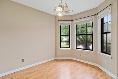 Discover the perfect blend of convenience and comfort in this - photo 9