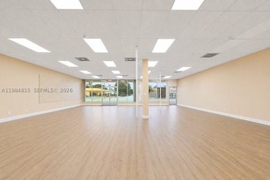 Prime location for this commercial 7,640 sq ft building with a - photo 7