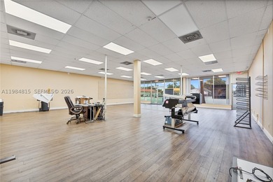 Prime location for this commercial 7,640 sq ft building with a - photo 9
