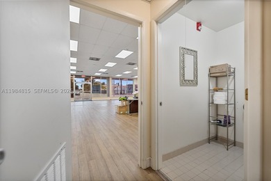 Prime location for this commercial 7,640 sq ft building with a - photo 10