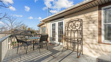 Charming 2 Bed, 2 Bath Lakeview Home - Fully Furnished & Move-In - photo 4
