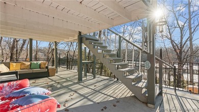 Charming 2 Bed, 2 Bath Lakeview Home - Fully Furnished & Move-In - photo 9