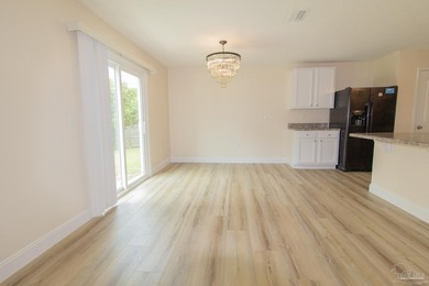 Welcome home to this beautifully refreshed 3-bedroom, 2 - photo 7