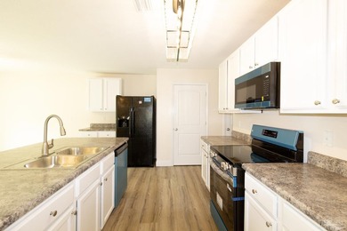 Welcome home to this beautifully refreshed 3-bedroom, 2 - photo 10