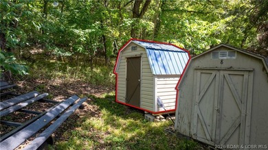 Lake views and easy lake living await! This 2-bedroom, 1-bath - photo 5