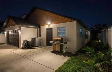 *LIVE THE FLORIDA LIFESTYLE* Beautifully remodeled single-family - photo 11