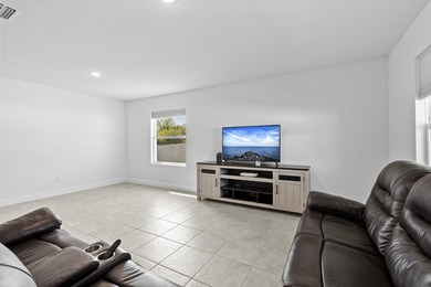 Stunning 2024-built Palmera model featuring a highly - photo 11