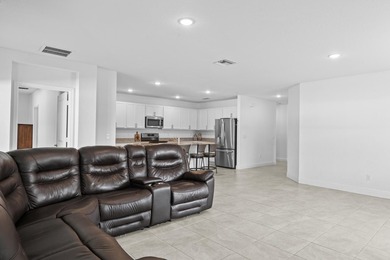 Stunning 2024-built Palmera model featuring a highly - photo 13