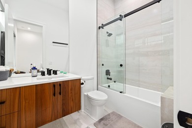 Built by Marc Julien and completed in 2021, this modern - photo 19