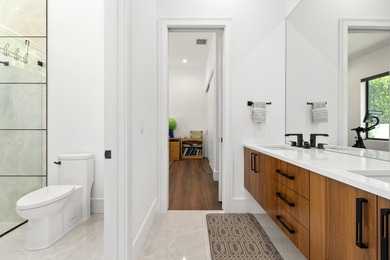 Built by Marc Julien and completed in 2021, this modern - photo 21