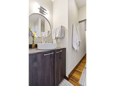 This is exactly what North Loop loft living should feel like - photo 26