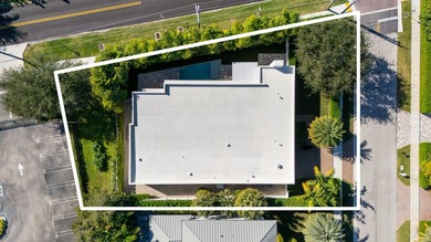 Built by Marc Julien and completed in 2021, this modern - photo 35