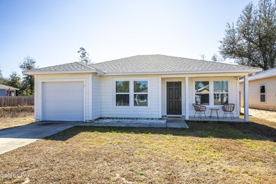 Deer Point Lake Home For Sale in Youngstown Florida