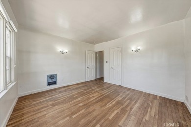 Welcome to this 1940s vintage home offering 2 bedrooms, 1 - photo 31