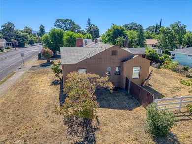 Welcome to this 1940s vintage home offering 2 bedrooms, 1 - photo 34