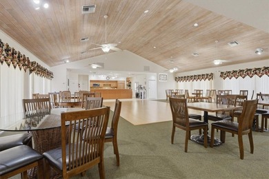 Well maintained single-story condo w/2-car attached garage in - photo 34