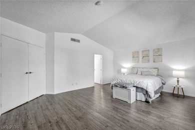 Spacious 2-story home with 6 bedrooms and over 3,100 sq ft in a - photo 22
