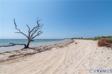 Welcome to one of Hampton's best-kept coastal secrets! Nestled - photo 26