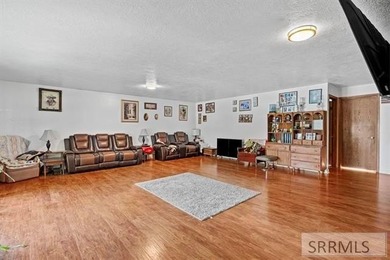 If you are looking for space, and a great deal, this home is it! - photo 2