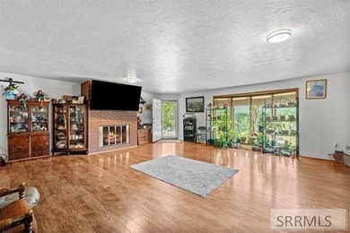 If you are looking for space, and a great deal, this home is it! - photo 4