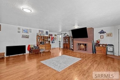 If you are looking for space, and a great deal, this home is it! - photo 5